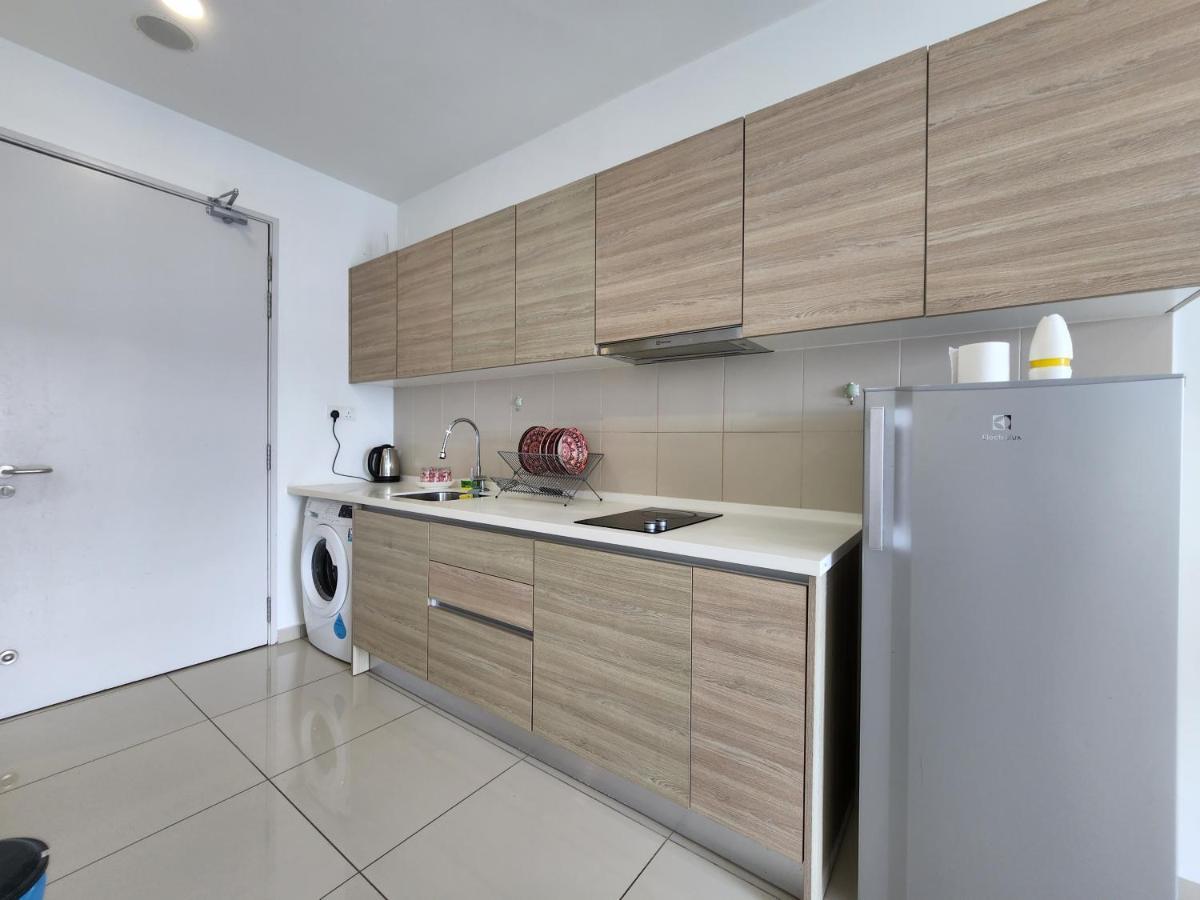 Lavender Suite # Shah Alam I-City Block B Homestay # 2R1B #Free Wifi & Parking Buitenkant foto