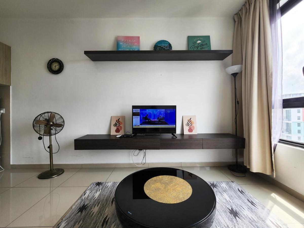Lavender Suite # Shah Alam I-City Block B Homestay # 2R1B #Free Wifi & Parking Buitenkant foto