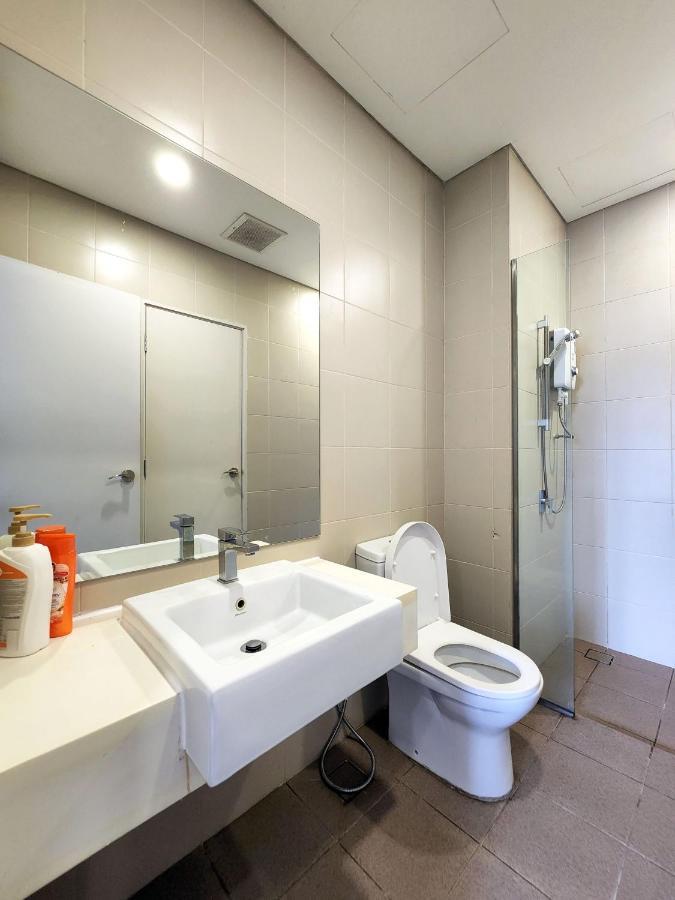 Lavender Suite # Shah Alam I-City Block B Homestay # 2R1B #Free Wifi & Parking Buitenkant foto