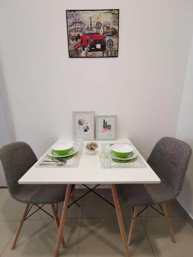 Lavender Suite # Shah Alam I-City Block B Homestay # 2R1B #Free Wifi & Parking Buitenkant foto